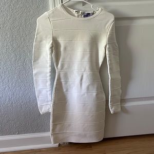 Hervé Léger
Long-Sleeve Mini Sheath White Dress